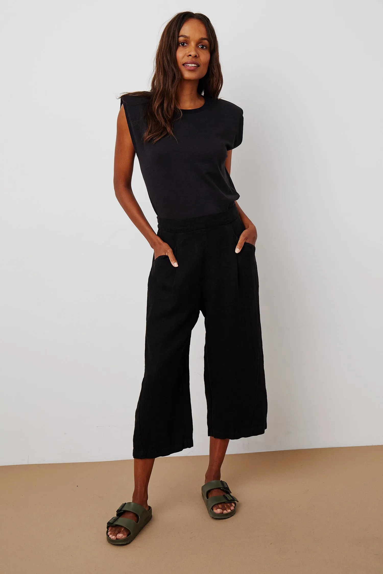 LEO TEE - BLACK